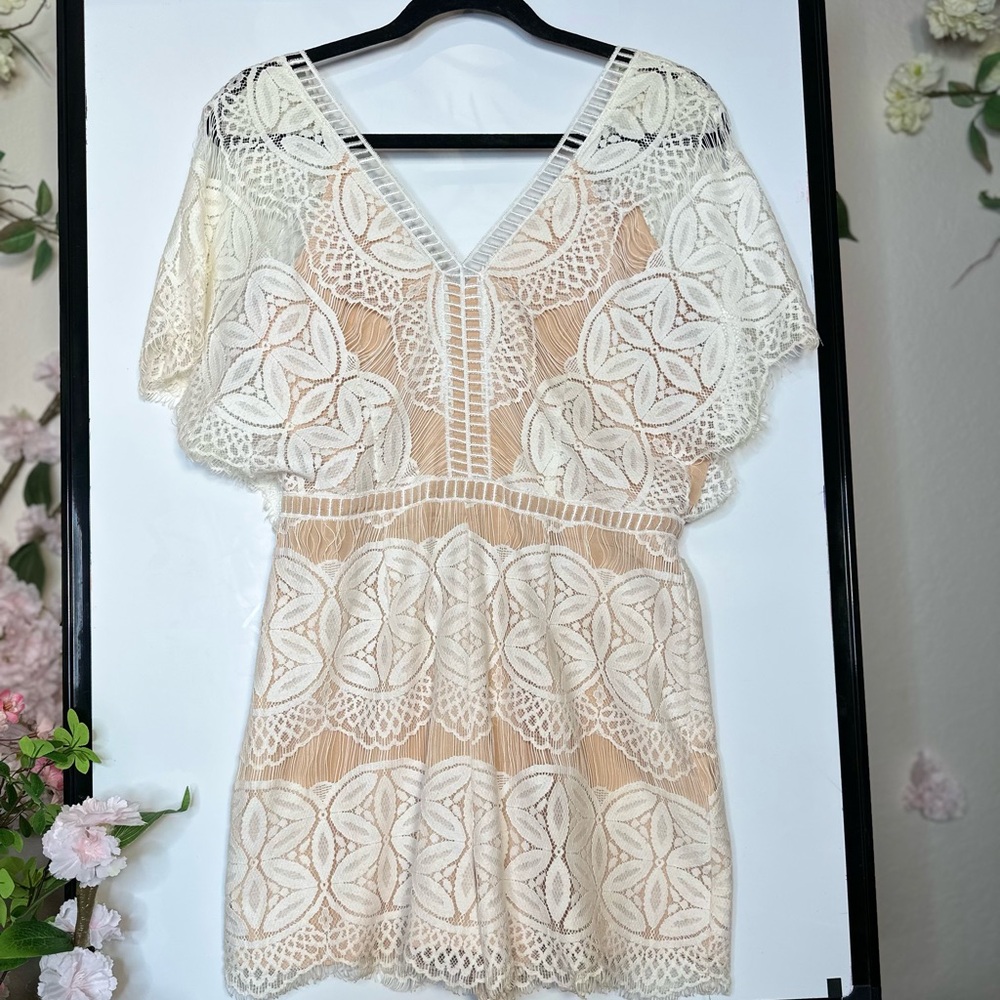Beautiful Adelyn Rae Romper size medium. - Picture 3 of 4